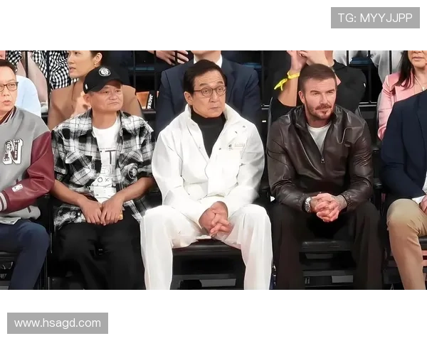 马云现身NBA中国赛观战与成龙贝克汉姆同框热聊引爆全场焦点 马云现身NBA中国赛观战与成龙贝克汉姆同框热聊引爆全场焦点
