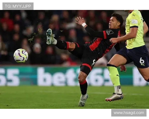 塔韦尼耶角球神奇直接破门 伯恩茅斯凭此绝技逆袭对手 塔韦尼耶角球神奇直接破门 伯恩茅斯凭此绝技逆袭对手